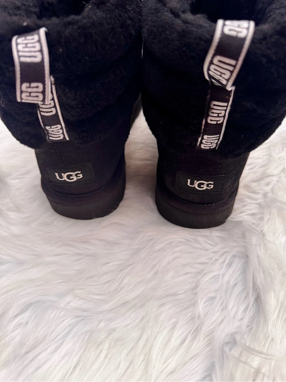 UGG Classic Mini Fluff Quilted Womens Sz 9 Black Suede Shearling Cuff EUC